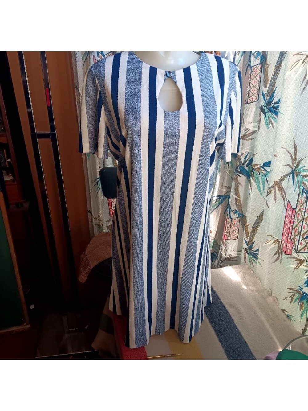 sz 8 Vintage Blue & White Striped Short-Sleeve Shift Dress Front Keyhole USA